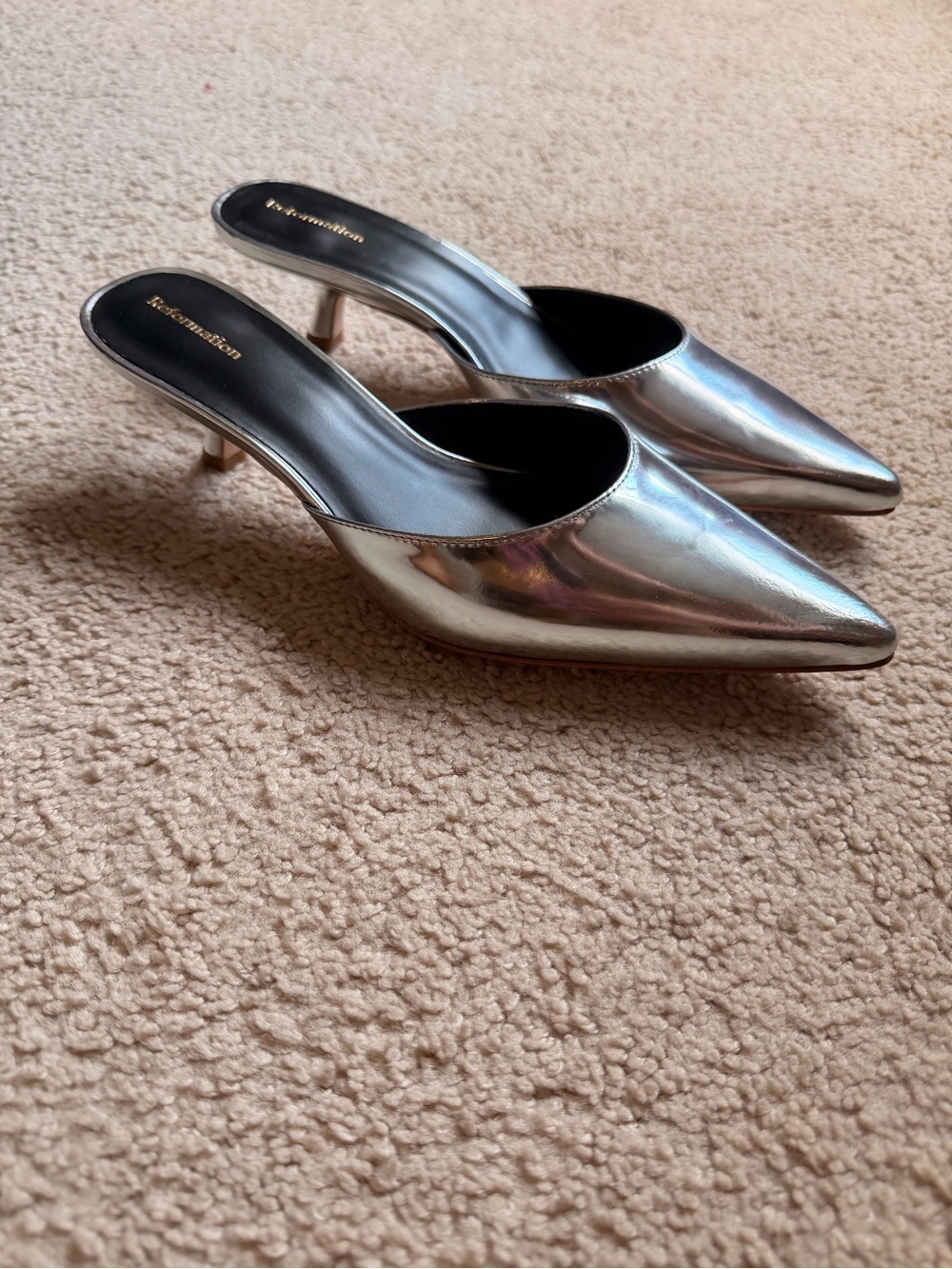 Reformation Wilda Kitten Mule Mirror Metallic - Picture 3 of 4